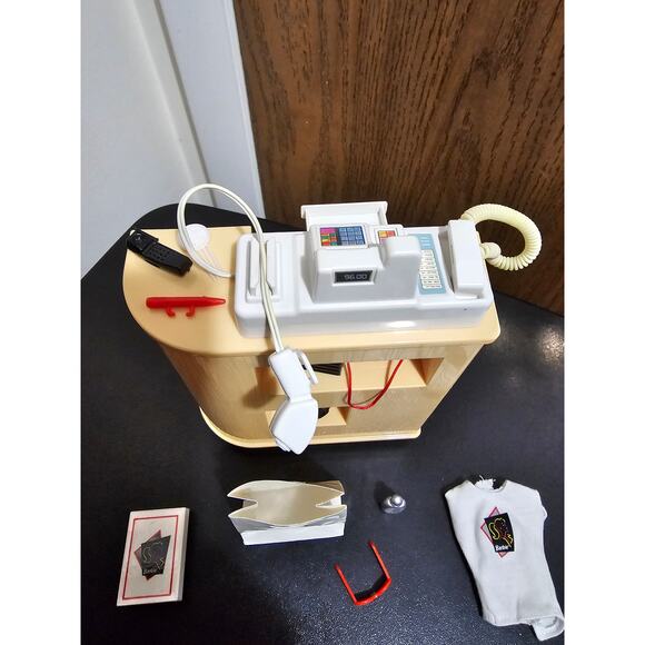 Vintage 1997 Cool Shoppin' Barbie - Picture 10 of 15